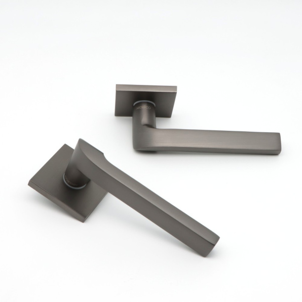 Ручки дверные NEODECO Flame EN графит от магазина ЛесКонПром.ру