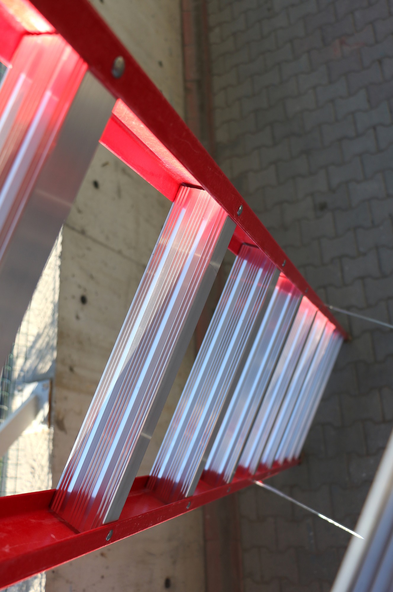 Стремянка двухсторонняя диэлектрическая Cagsan 6 ступеней (арт. BFC6) от магазина ЛесКонПром.ру