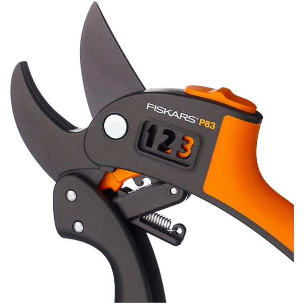 Секатор FISKARS PowerStepP83 контактный от магазина ЛесКонПром.ру