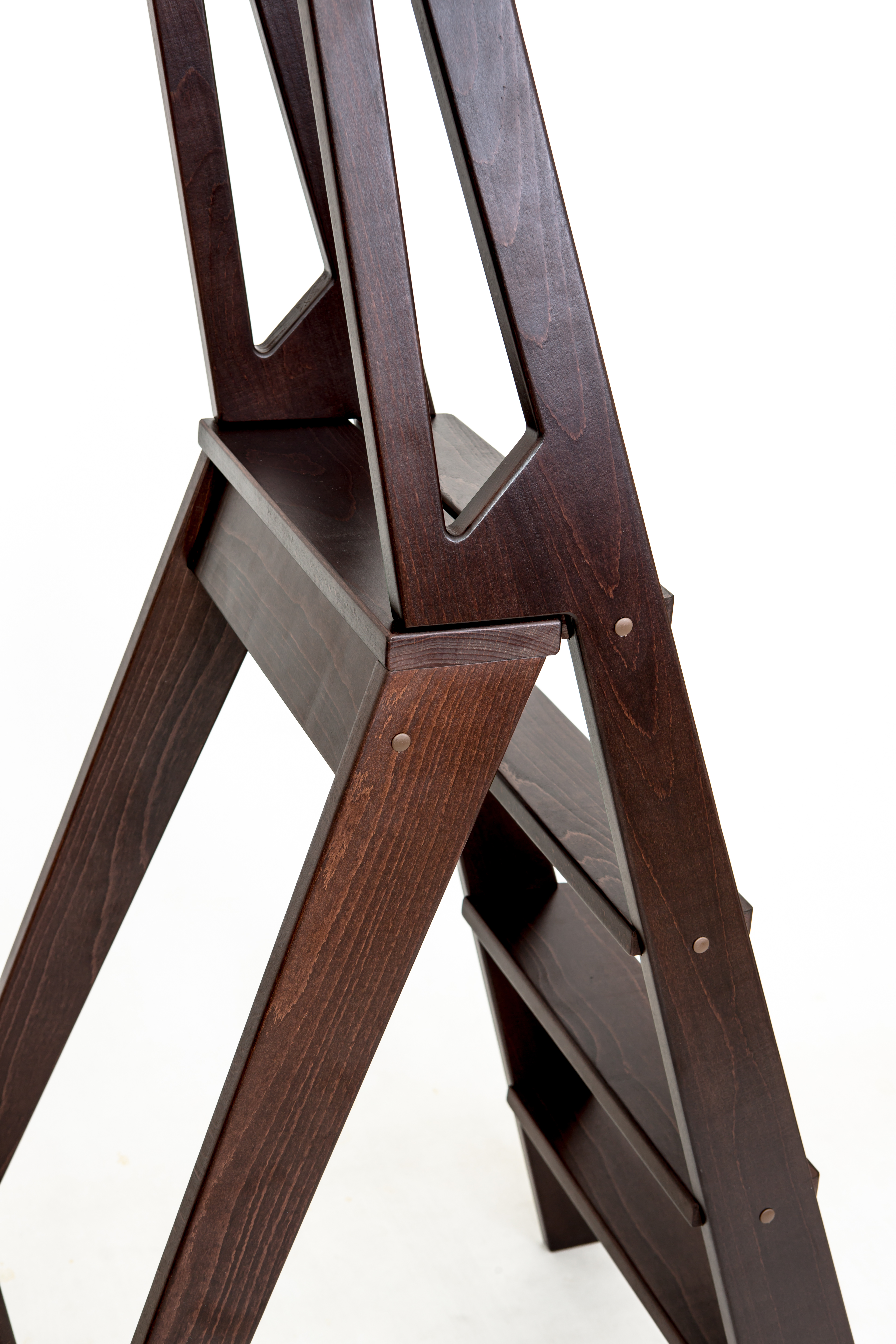 Стремянка деревянная Hoz-Block Стиль 4 ступени Венге (арт. СДС-4В) от магазина ЛесКонПром.ру