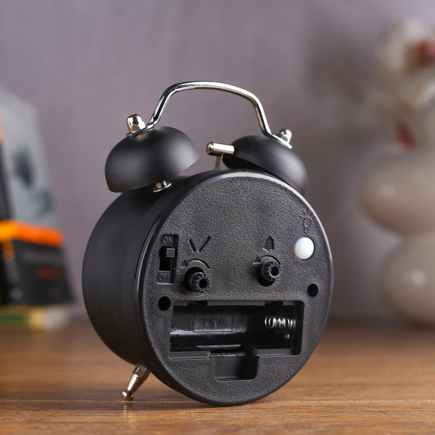 Часы-будильник One, two черные от магазина ЛесКонПром.ру