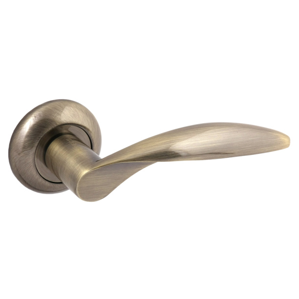 Дверные ручки Megapolis London 0820 бронза от магазина ЛесКонПром.ру