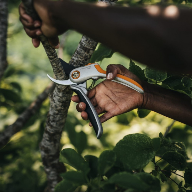 Секатор FISKARS PlusP531 плоскостной от магазина ЛесКонПром.ру