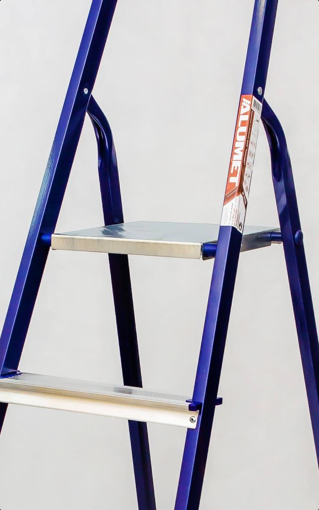 Стремянка стальная окрашенная с алюминиевыми ступенями АЛЮМЕТ 10 ступеней (арт. М8410) от магазина ЛесКонПром.ру