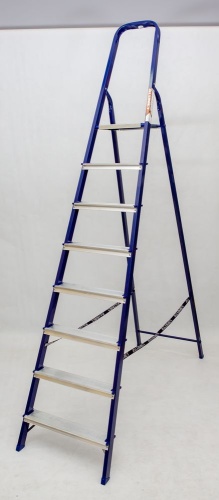 Стремянка стальная окрашенная с алюминиевыми ступенями АЛЮМЕТ 8 ступеней (арт. М8408) от магазина ЛесКонПром.ру