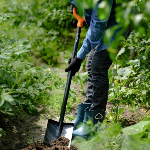 Лопата штыковая Fiskars 1026686 с черенком (PLANTIC) от магазина ЛесКонПром.ру