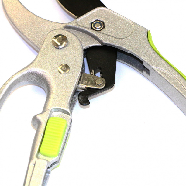 Секатор TRAVENA с храповым механизмом от магазина ЛесКонПром.ру