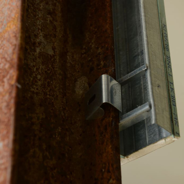 Зажим поддерживающий для двутавров и балок КНАУФ от магазина ЛесКонПром.ру