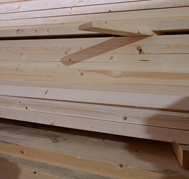 Строганный брус хвоя 40х60х2000 мм от магазина ЛесКонПром.ру