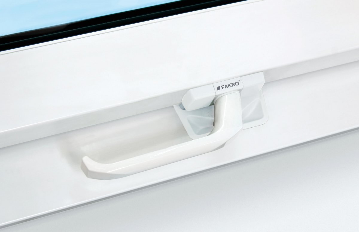 Окно мансардное FAKRO PTP-V U4 02 55х98 от магазина ЛесКонПром.ру