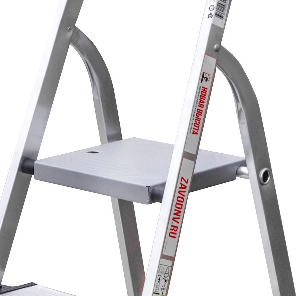 Стремянка алюминиевая с широкой ступенью Новая Высота 5 ступеней (арт. 2117105) от магазина ЛесКонПром.ру