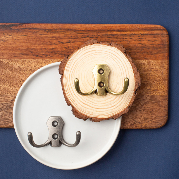 Крючок мебельный KERRON 0020 старинный черненый цинк от магазина ЛесКонПром.ру