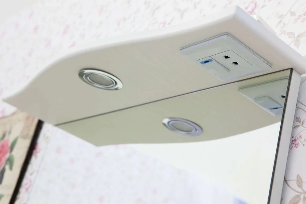 Зеркало Sanflor Софи 65, с полкой от магазина ЛесКонПром.ру