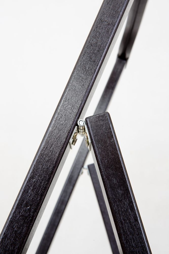 Стремянка деревянная с широкими ступенями Hoz-Block Микки 3 ступени Черная (арт. СДМ-3Ч) от магазина ЛесКонПром.ру