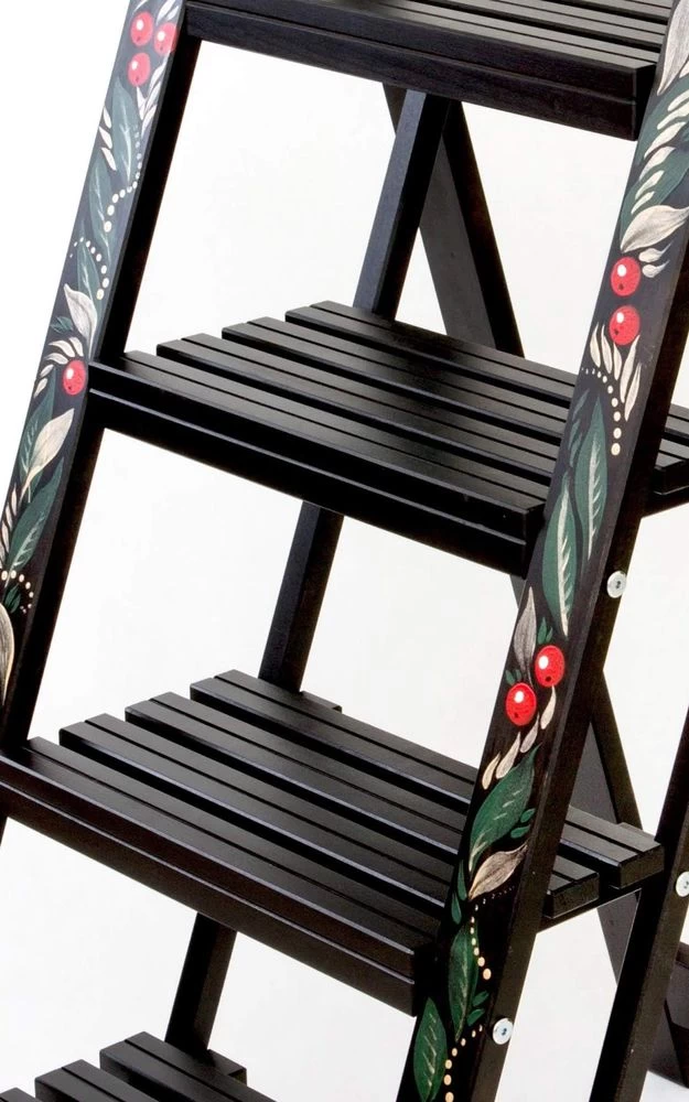 Стремянка деревянная с широкими ступенями Hoz-Block Микки 4 ступени Хохлома (арт. СДМ-4Х) от магазина ЛесКонПром.ру