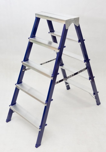 Двухсторонняя стремянка стальная окрашенная с алюминиевыми ступенями 5 ступени (арт. MD8205) от магазина ЛесКонПром.ру