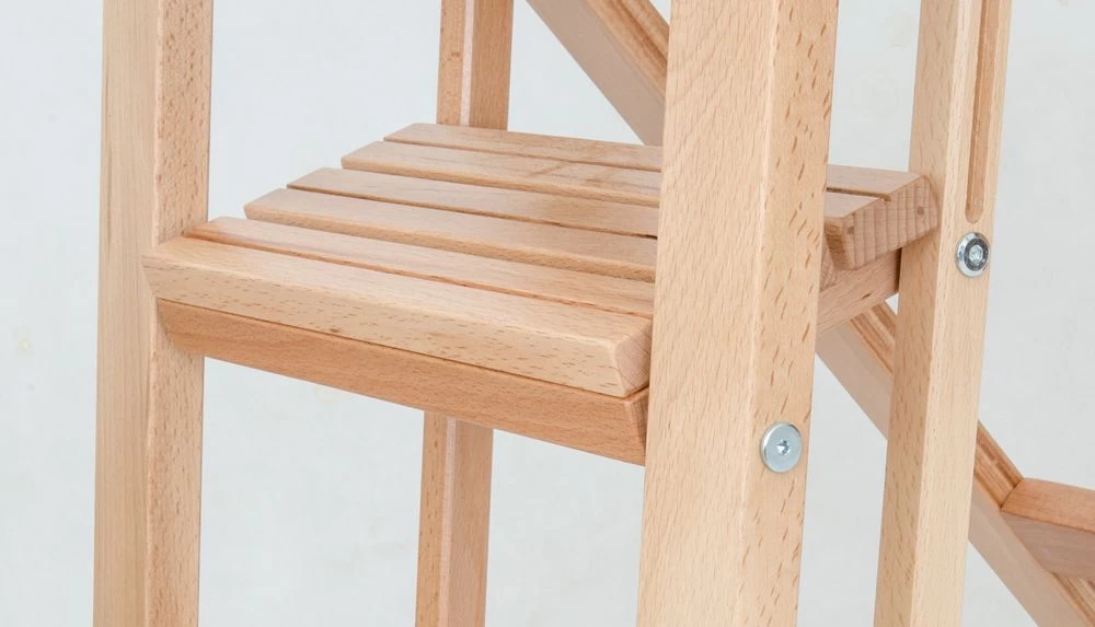 Стремянка-табурет деревянная с широкими ступенями Hoz-Block Микки 2 ступени Белая (арт. СДМТ-2Б) от магазина ЛесКонПром.ру