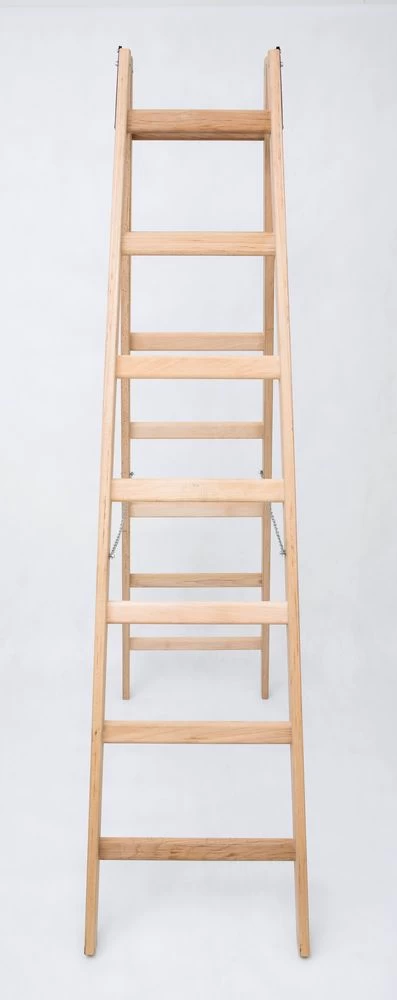 Стремянка двухсторонняя деревянная с перекладинами Hoz-Block Маляр 2х4 ступени (арт. СДДМ-4) от магазина ЛесКонПром.ру