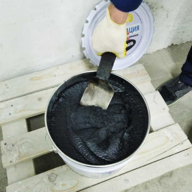 Мастика битумно-полимерная SUHO Izoplomb 5 кг от магазина ЛесКонПром.ру