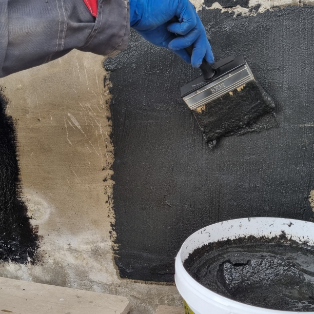 Мастика битумная SUHO IZOWAX гидроизоляционная 10 кг от магазина ЛесКонПром.ру